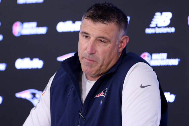 Mike Vrabel says he's had difficult conversations after publication of photos with NFL reporter